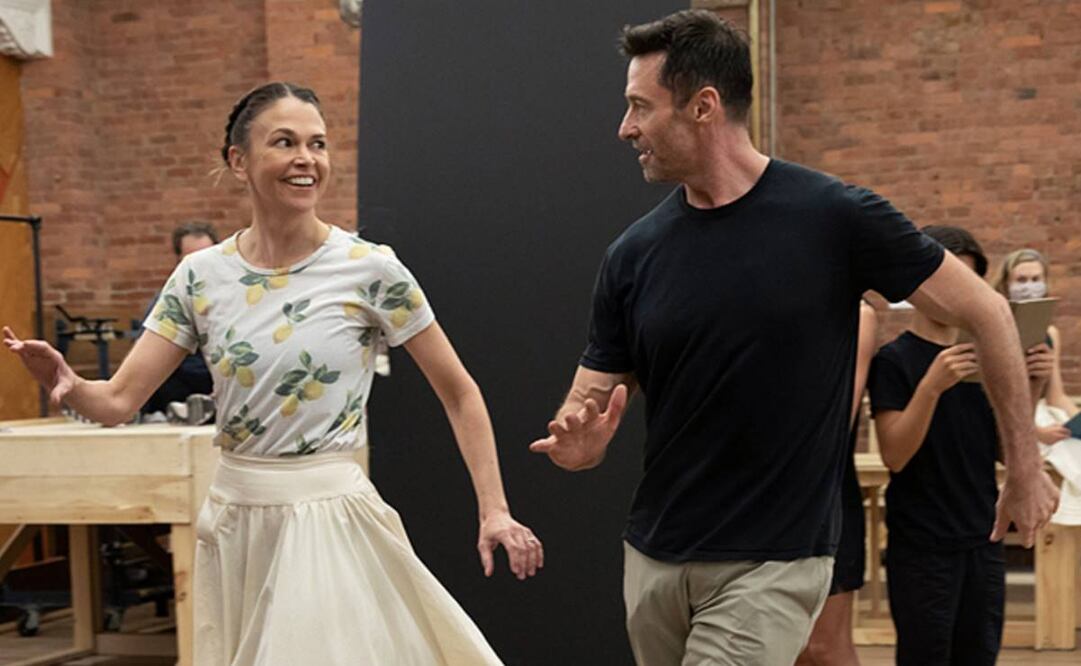 Hugh Jackman y Sutton Foster durante un ensayo de "The Music Man" en 2021. Foto: Emol.com.