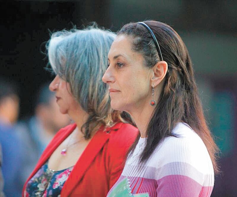 Llamado. Claudia Sheinbaum, mandataria de la CDMX, convocó a jóvenes universitarias a que denuncien el ciberacoso u otros delitos. Foto: ESPECIAL