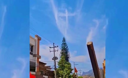 En pleno Viacrucis, captan formación de una cruz de nubes en cielo de Tejupilco, Edomex; fieles consideran que es "señal de Dios"
