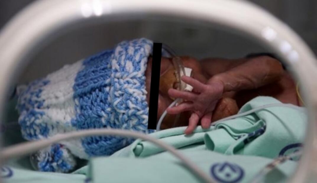 Madre sale de coma por Covid-19 para conocer a su bebé en Colombia