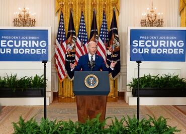 ¿Qué gana Biden con las medidas que ayudan a indocumentados? ¿Quiénes se benefician?