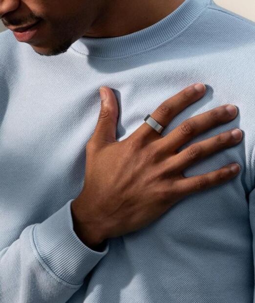 Así es el costoso anillo tecno que usan los millonarios