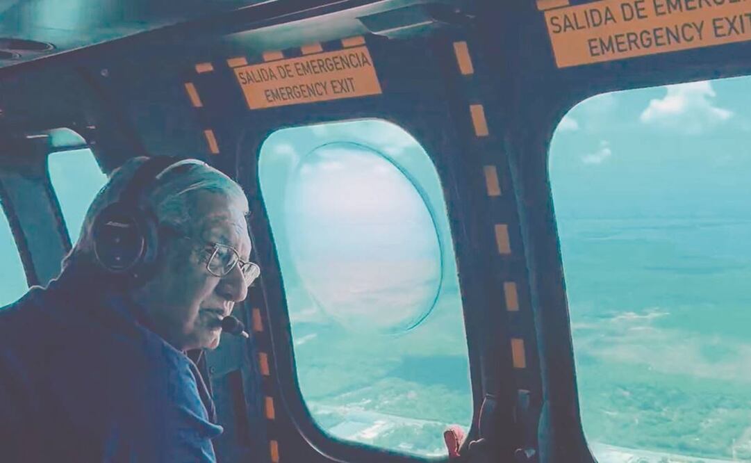 En su tercer y último día de gira por Quintana Roo, el presidente Andrés Manuel López Obrador realizó un sobrevuelo por el tramo Mérida-Cancún del Tren Maya. Foto: Captura de video.