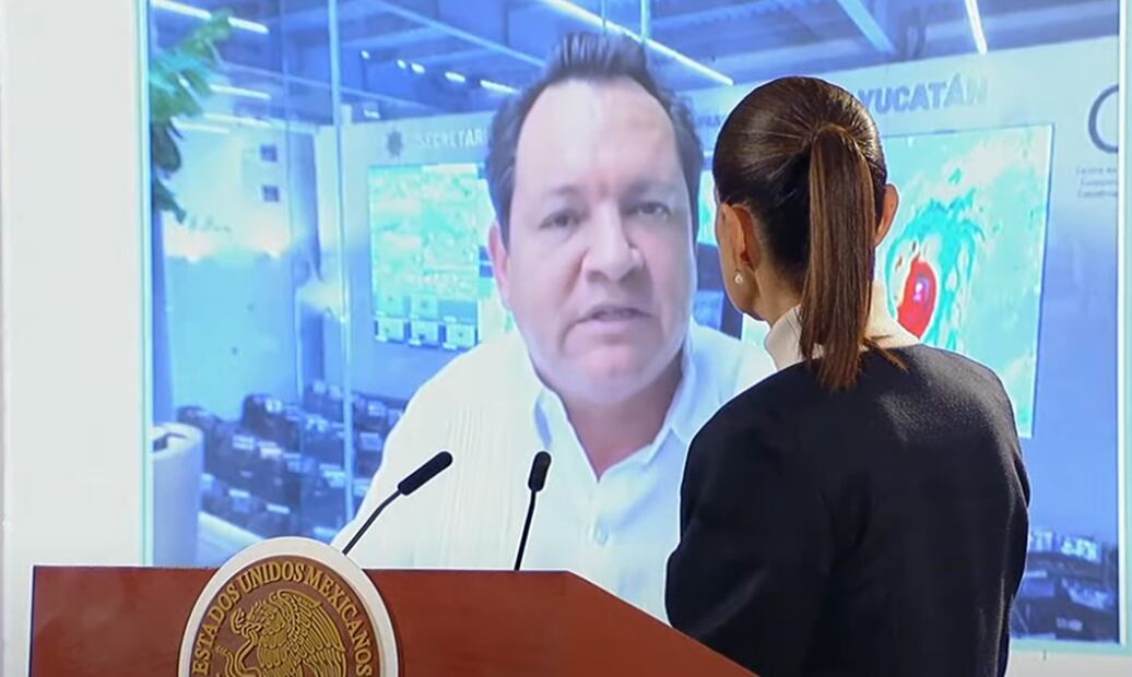 Al inicio de la conferencia, la presidenta Claudia Sheinbaum entabló una conversación con el gobernador de Yucatán, Joaquín Díaz Mena, quien reportó saldo blanco en la entidad, tras el impacto del huracán Milton en la península; señaló que sólo se han registrado daños menores. Foto: especial