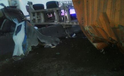 Volcadura afecta vialidad en la avenida Reyes Heroles