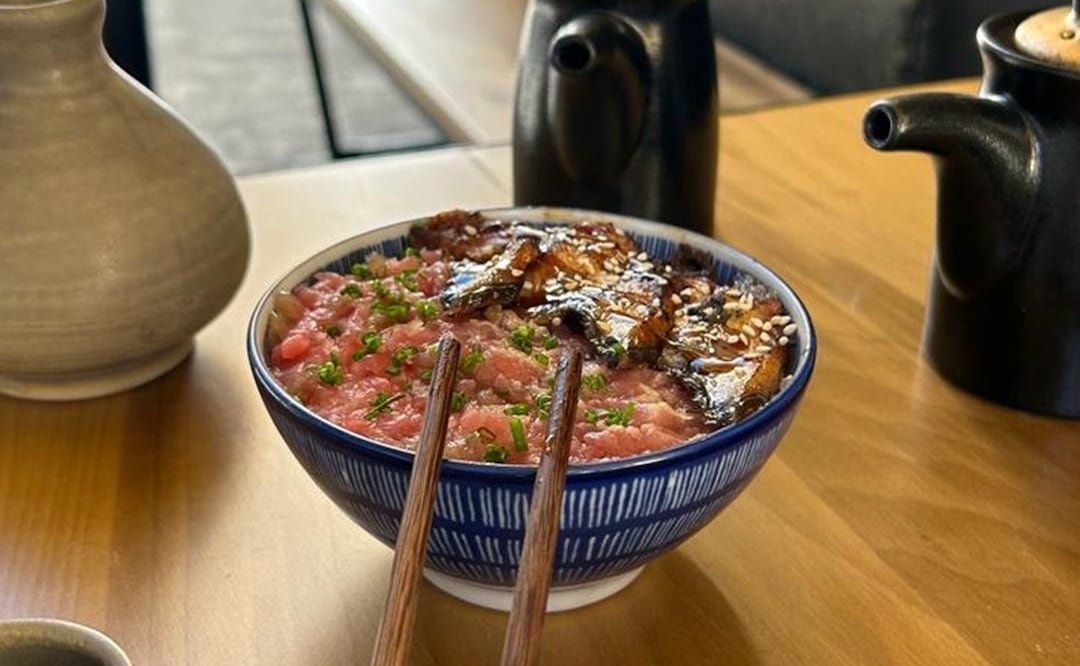 Sashimi bowl de otoro shibaki con unagi de Koyi Sushi. Foto: Alan Nájera / El Universal