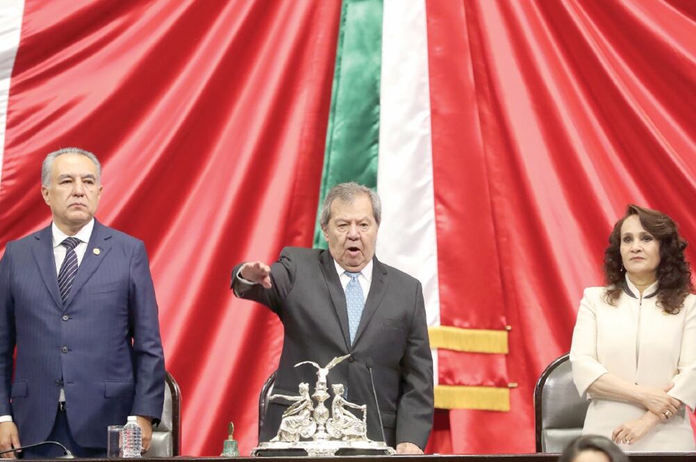 Porfirio Muñoz Ledo (centro) fue elegido como presidente de la Cámara de Diputados para el primer periodo de la 64 Legislatura. Como vicepresidentes quedaron Dolores Padierna, de Morena (der.), y Marco Antonio Adame, del PAN (izq.). (LUCÍA GODÍNEZ)