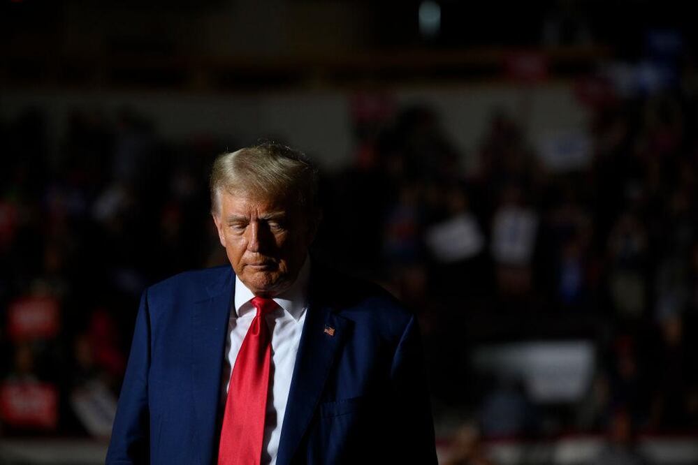 Además de Trump están citados Waltine Nauta y Carlos De Oliveira, dos empleados del expresidente acusados de ayudarle a ocultar los documentos clasificados.