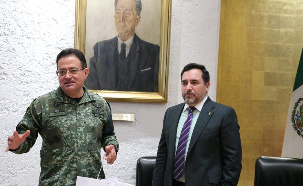 Director general de la empresa, general de Brigada Intendente Diplomado de Estado Mayor de la Sedena, Oscar David Lozano Águila en firma de convenio con IPN. Foto: Especial