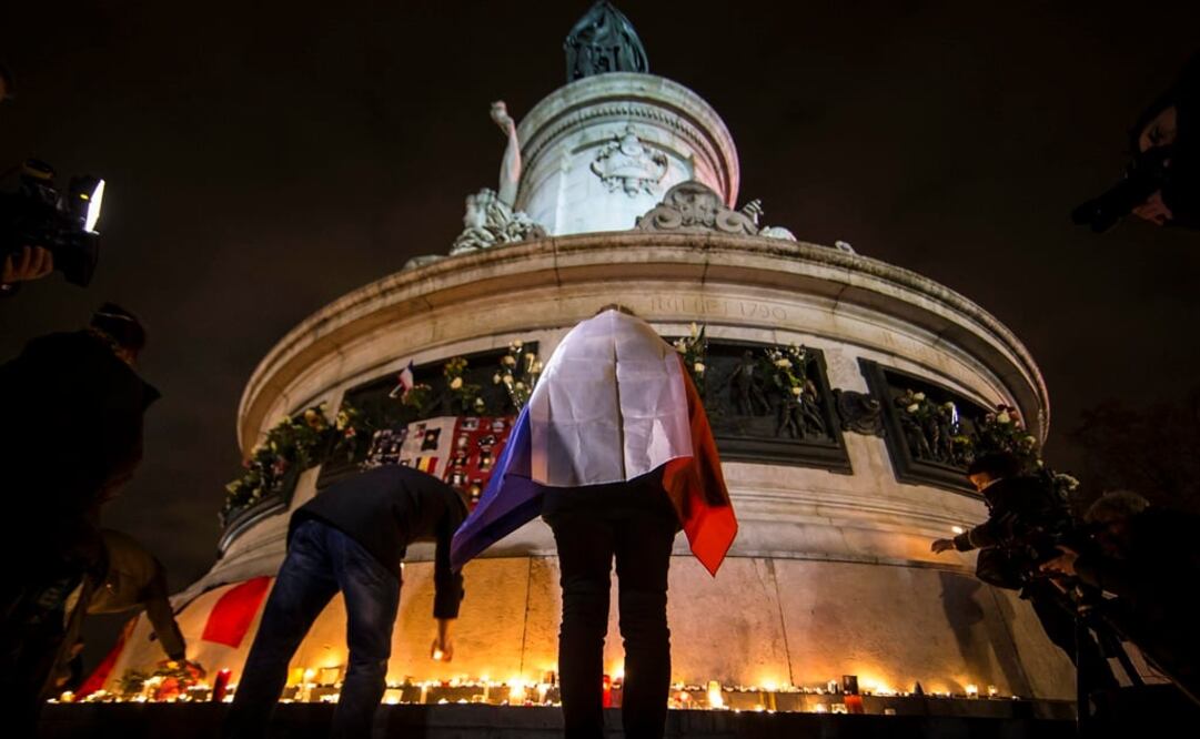 Francia conmemoró el primer aniversario de los atentados yihadistas en París en cada uno de los escenarios de las matanzas que dejaron 130 personas asesinadas. (Foto: EFE)