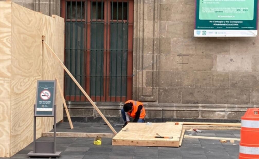 Comienza mantenimiento de portón en Palacio Nacional para seguridad de AMLO