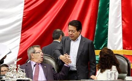 Morena va por cambiar orden de los colores de la banda presidencial