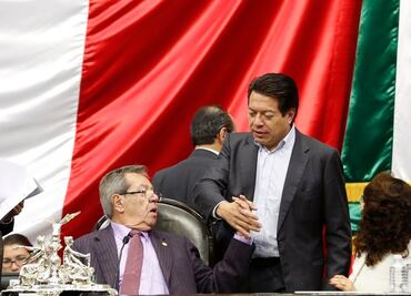 Morena va por cambiar orden de los colores de la banda presidencial