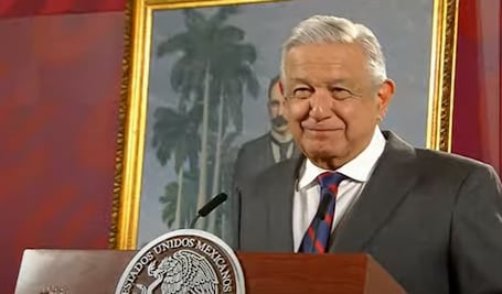 AMLO realiza homenaje a cubanos en la mañanera; recuerda inicio de la Revolución en Cuba
