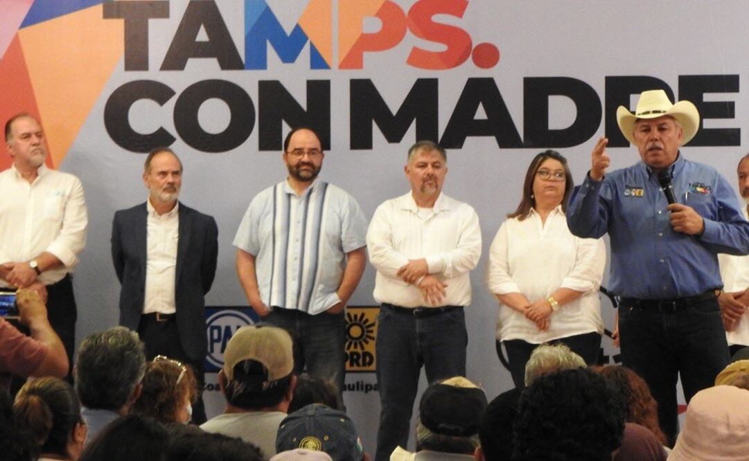 Los senadores Emilio Álvarez Icaza Longoria y Gustavo Madero Muñoz, y el exdiputado Guadalupe Acosta Naranjo acompañaron al candidato César “Truko” Verástegui en un evento en Matamoros. Foto: Twitter @EmilioAlvarezI