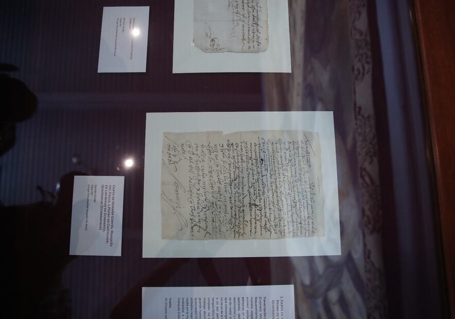 El 19 de julio de 2023, en la Ciudad de México, el Embajador de Estados Unidos en México, Ken Salazar, y el titular del Archivo General de la Nación, Carlos Enrique Ruiz Abreu, repatriaron un documento firmado por Hernán Cortés, el cual estaba destinado a ser subastado en Estados Unidos. Fotografía: Germán Espinosa/EL UNIVERSAL.