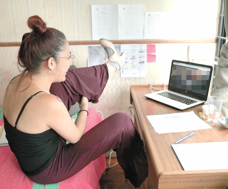 Ileana Ramírez tiene como tarea ayudar al desarrollo físico y motriz de decenas de adolescentes y jóvenes de una escuela privada. Fotos: ATENEA CAMPUZANO. EL UNIVERSAL