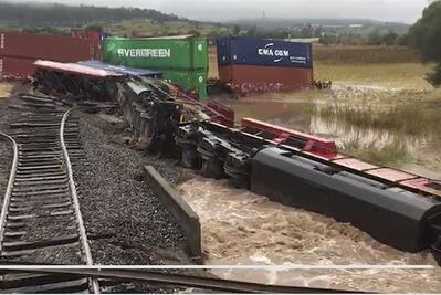 Descarrila tren de carga en el tramo Morelia-Charo, en Michoacán