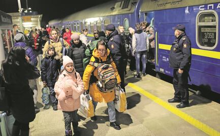 Crónica: Llegan a Polonia desde Ucrania mujeres, niños y ancianos, sin esposos, hermanos e hijos