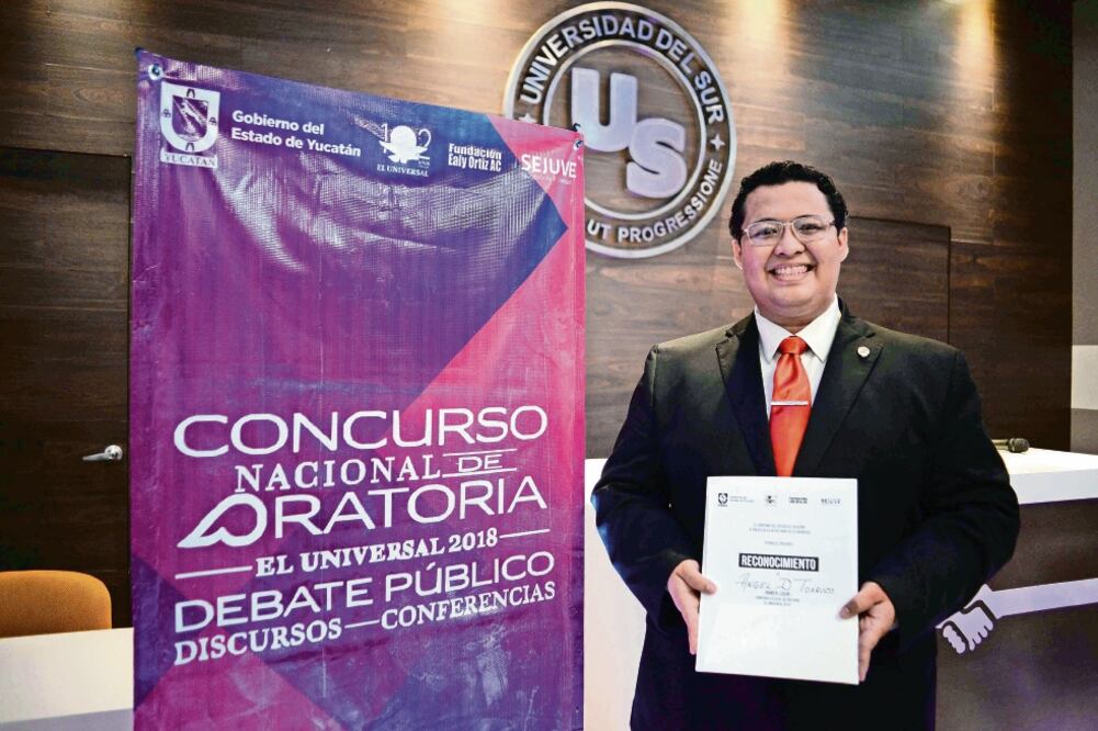 Ángel Daniel Torruco González, estudiante de Derecho, logró la aprobación del jurado al hablar sobre el matrimonio igualitario y la adopción entre personas del mismo sexo. (CUAUHTÉMOC CABRERA. EL UNIVERSAL)