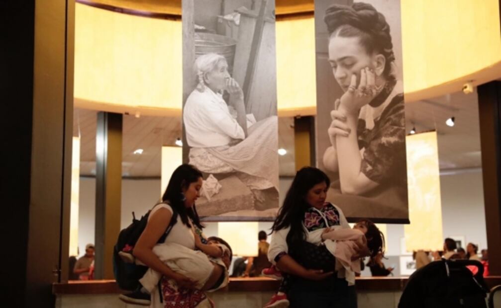 Protestan amamantando en el Museo de Arte Moderno