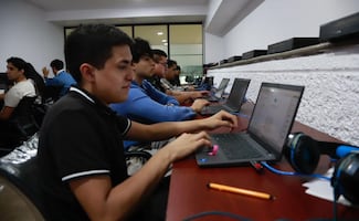 Escuela Pública de Código va por capacitar a más de 31 mil personas en 2026; IA y ciberseguridad, entre los cursos gratuitos