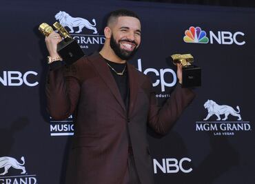 Abuchean a Drake y lo bajan del escenario del Camp Flog Gnaw