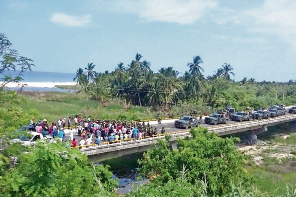 La protesta de pobladores de Ixtapilla por la liberación de su entonces líder de autodefensas derivó en la muerte de Edilberto, quien compraba tortillas en un restaurante de esta comunidad. Fotos/ESPECIALES