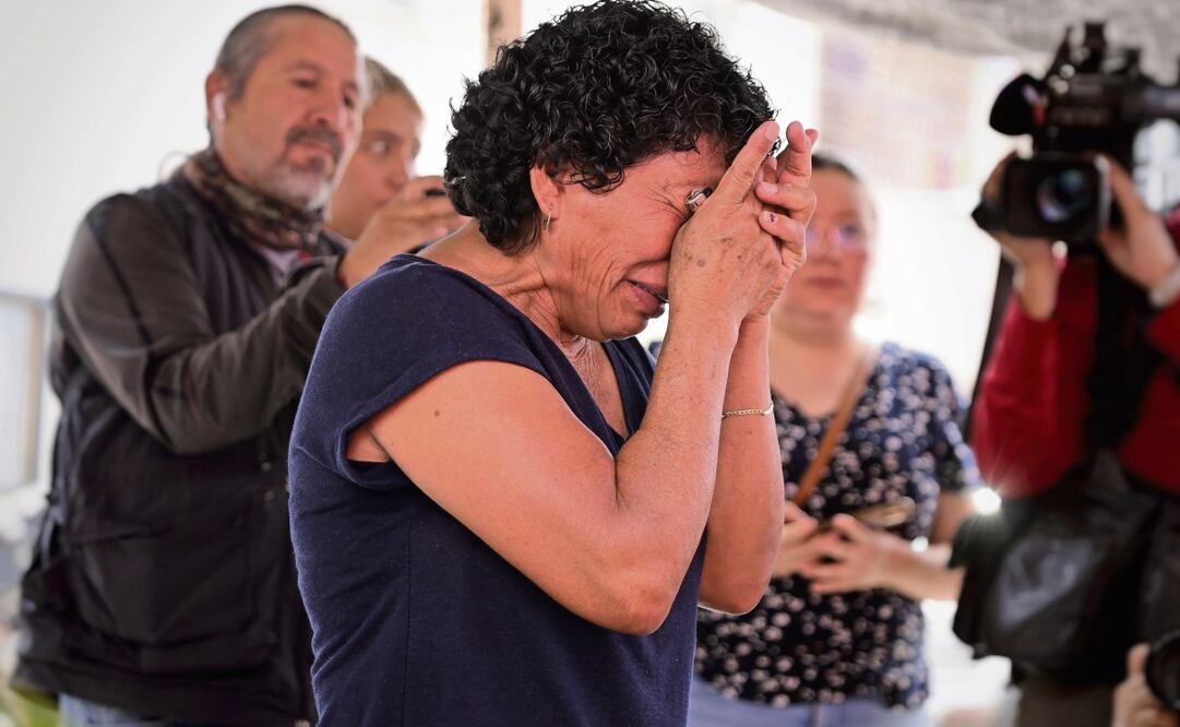 Ciudad de México 26 abril 2024 Cecilia , mamá de Amairany Roblero durante la manifestación que realizó este día afuera del domicilio de Miguel "N" presunto feminicida en la primera cerrada de 16 de septiembre en la alcaldía de Iztacalco. Foto: Fernanda Rojas/ El UniversalbjectI