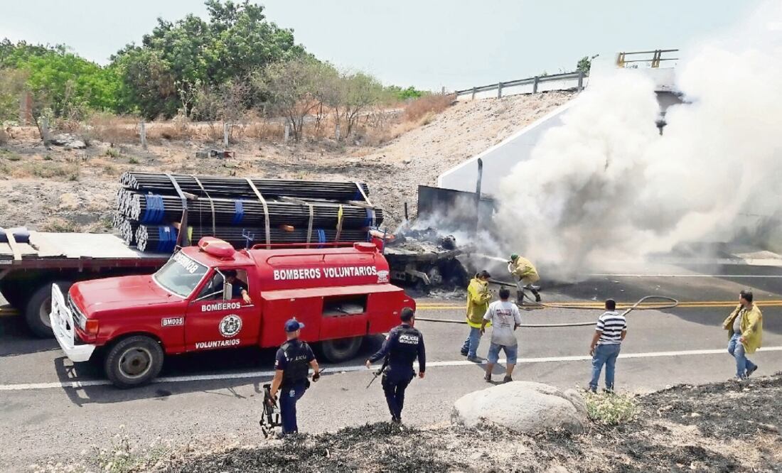 Los presuntos integrantes de Los Templarios se apoderaron de diferentes puntos carreteros, ante lo cual se reforzó un operativo conjunto para inhibir más hechos delictivos, señaló la Secretaría de Seguridad Pública (CORTESÍA)