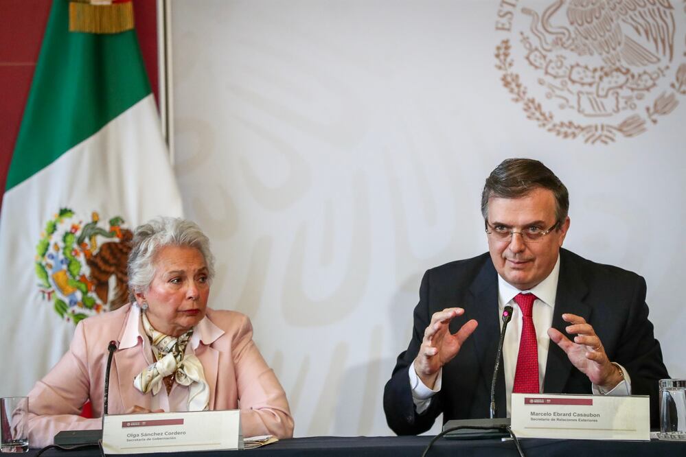 secretario de Relaciones Exteriores (SRE), Marcelo Ebrard en rueda de prensa, convocada junto con la secretaria de Gobernación, Olga Sánchez Cordero,