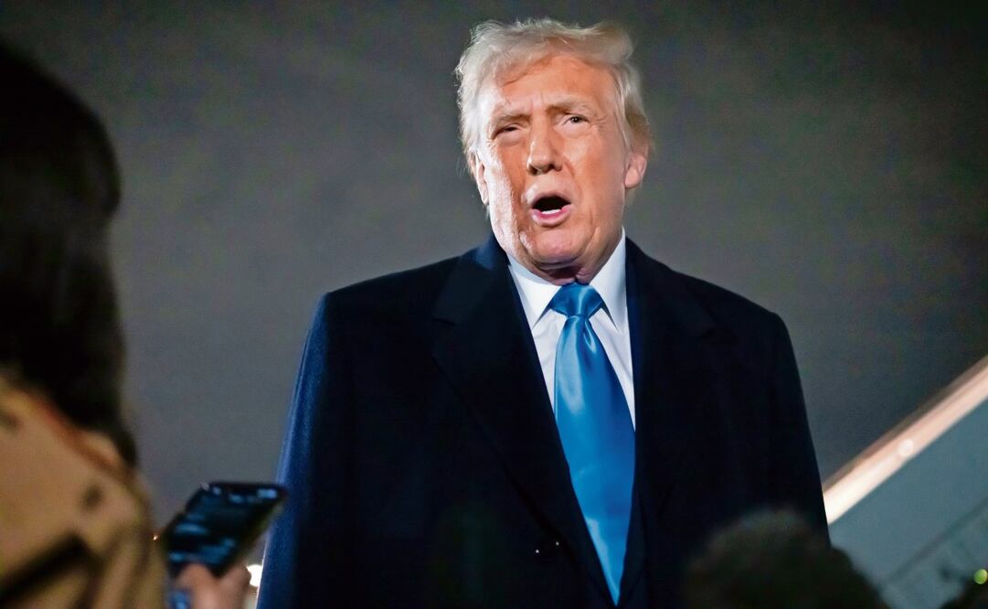 El presidente Donald Trump habla con periodistas junto al Air Force One tras regresar a la Base Conjunta Andrews, Maryland, el domingo 2 de febrero de 2025. Foto: AP