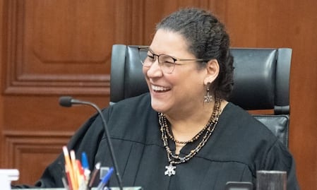 Tribunal falla a favor de Lenia Batres en disputa contra el IMPI; podrá registrar la marca "Ministra del Pueblo"