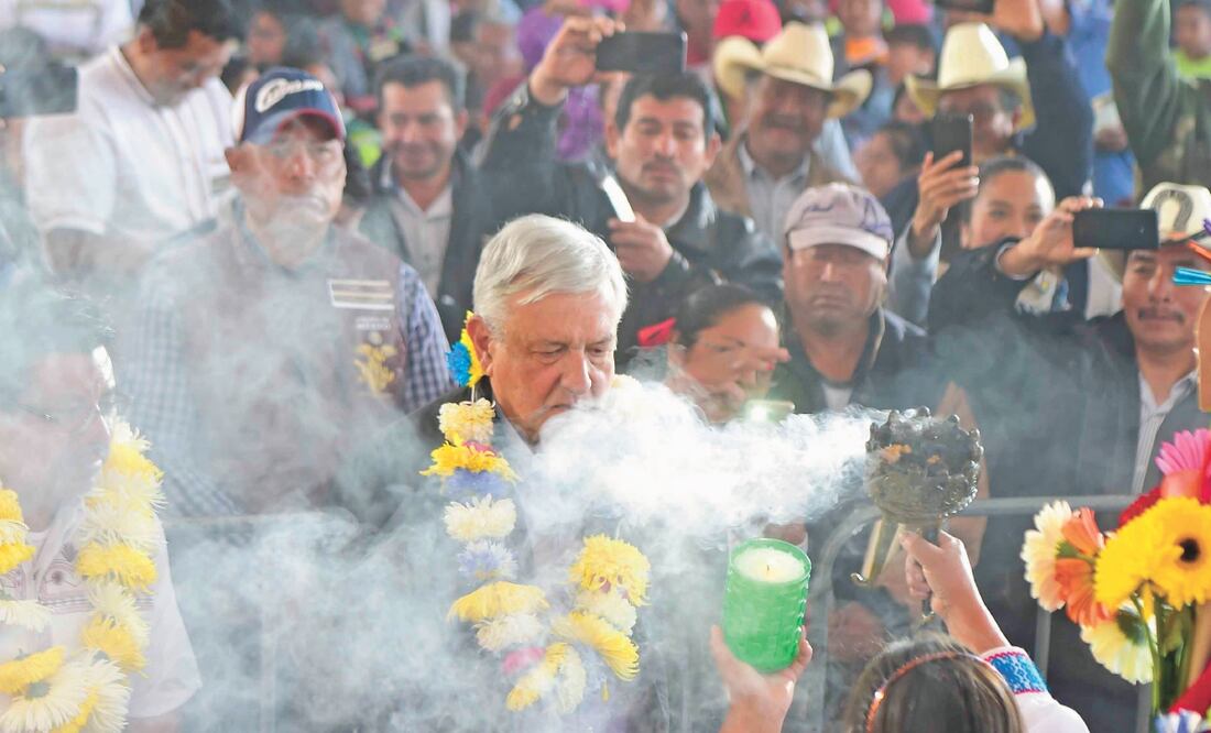 En Amealco de Bonfil, Querétaro, el presidente Andrés Manuel López Obrador llamó a no avergonzarse del origen indígena. Fotos: PRESIDENCIA