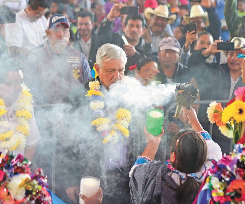En Amealco de Bonfil, Querétaro, el presidente Andrés Manuel López Obrador llamó a no avergonzarse del origen indígena. Fotos: PRESIDENCIA