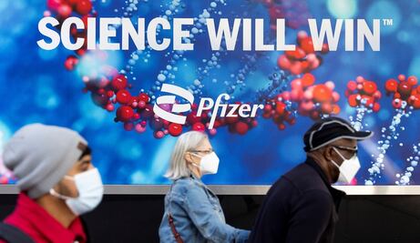 Deseo navideño de Pfizer, dosis de refuerzo para toda la población y no sólo en adultos mayores