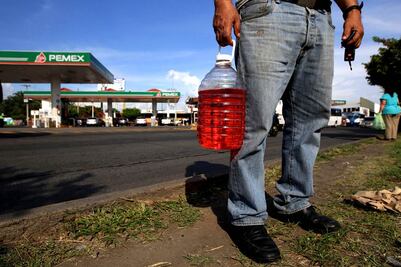Persiste desabasto de gasolina en Guadalajara