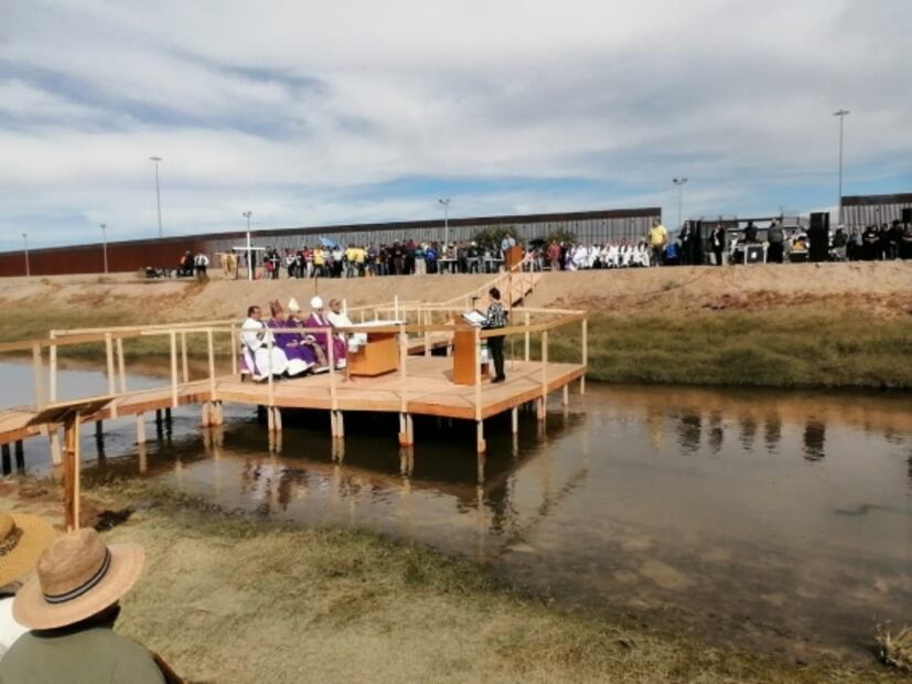 Realizan misa binacional por migrantes fallecidos en Ciudad Juárez