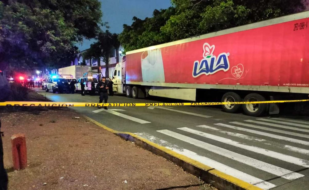 Elementos de seguridad y paramédicos confirmaron que la víctima no presentaba signos vitales. Fotos: Especiales.