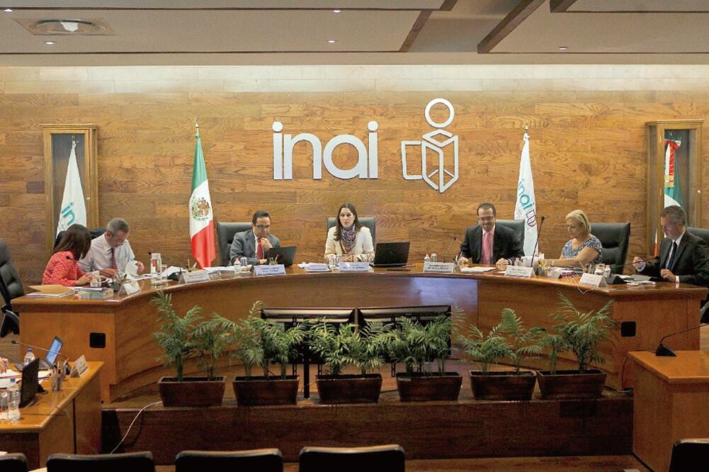 El pleno del Inai indicó que la SCT omitió los nombres de funcionarios públicos y directivos de las empresas constructoras presentes, mientras que sí proporcionó la fecha, lugar y tema de la reunión (ARCHIVO EL UNIVERSAL)