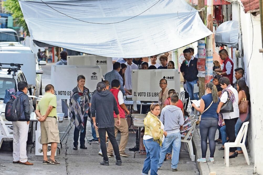 El domingo pasado los pobladores de Chilpancingo, Guerrero, acudieron a las casillas electorales para emitir su voto (ARCHIVO EL UNIVERSAL)