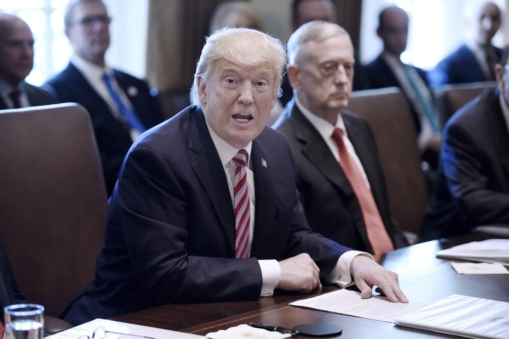 El presidente de Estados Unidos, Donald Trump, habla durante la reunión de gobierno en la Casa Blanca (Foto: EFE)