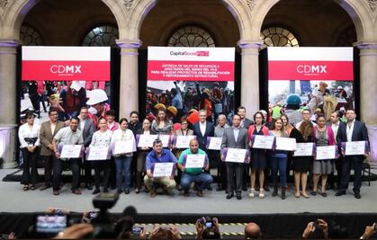 Entregan 52 vales para dictámenes de reforzamiento y reconstrucción en la CDMX