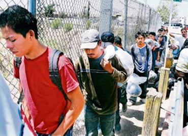 Hundreds from Texas, Mexico reunite on mostly dry Rio Grande