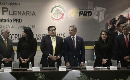 Cárdenas y Mancera acuden a plenaria del PRD