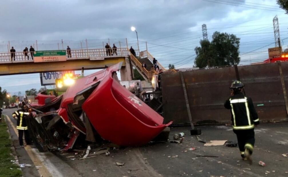 Volcadura de tráiler en carretera Lechería-Texcoco deja un muerto y 5 lesionados