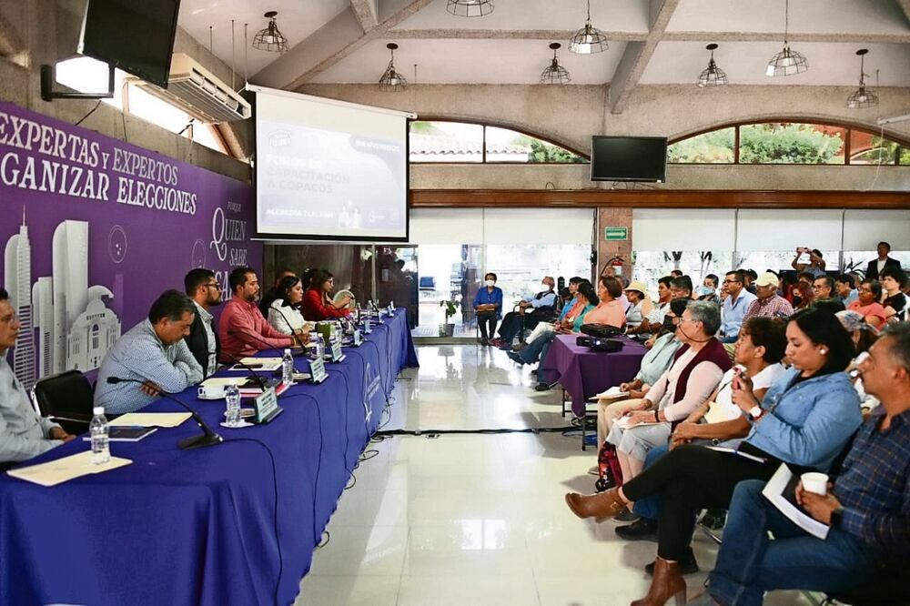 Miembros de los Copacos asisten a los foros para contar con conocimientos para ejercer sus tareas. Foto: Especial