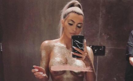 Kim Kardashian se desnuda para promocionar su línea de maquillaje