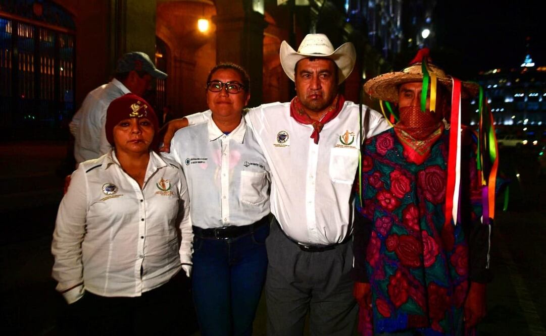 Integrantes de la Comisión Nacional de Asesores de Derechos Humanos de Chiapas se manifiestan en el Zócalo capitalino / Fotos: Hugo García. EL UNIVERSAL
