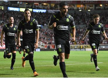 Chivas llegará al repechaje con 4 victorias consecutivas; derrotó al Necaxa